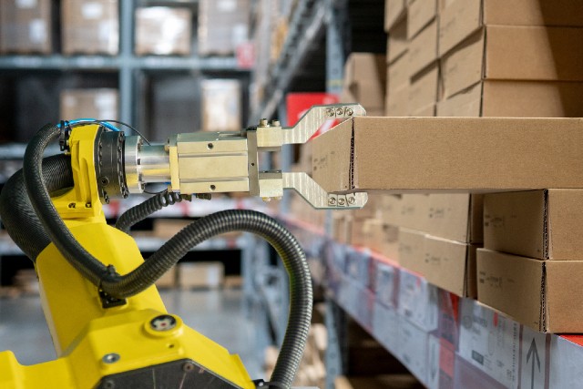 Robotic picking arm in a warehouse