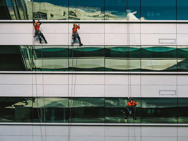 Cleaning exterior windows on a building 